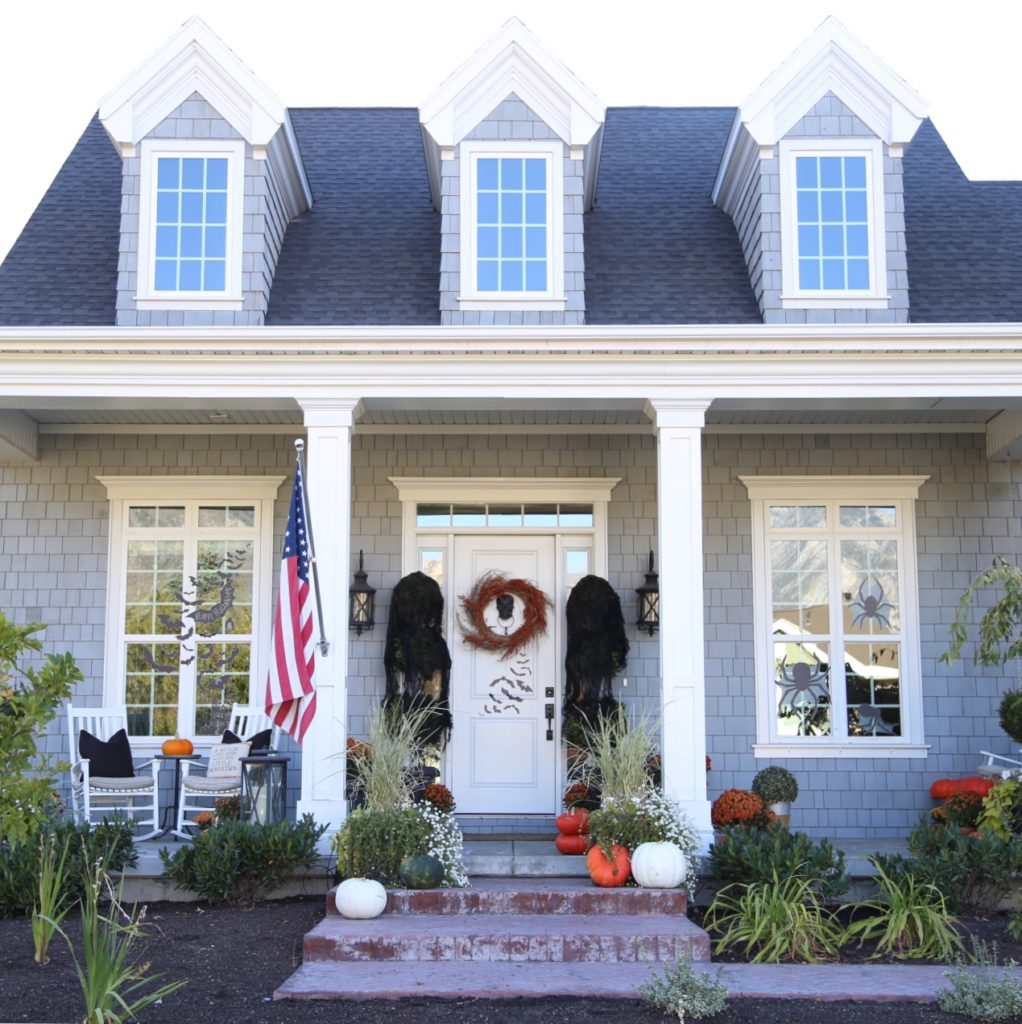 halloween-capecod-styled-porch