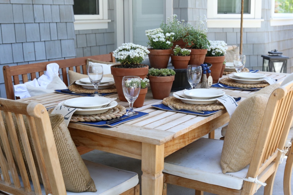 Create this beautiful summer table setting to entertain your guests all season long!